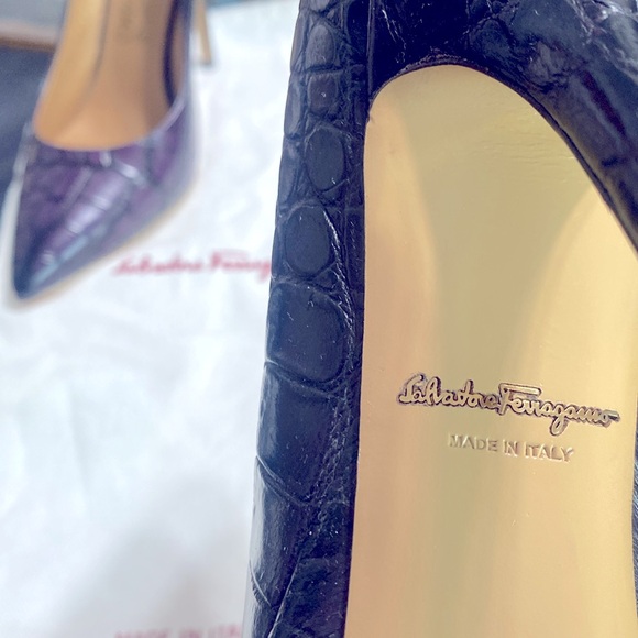 SALVATORE FERRAGAMO LIKE NEW HEELS 🔥💃🏻🔥 - Picture 4 of 6